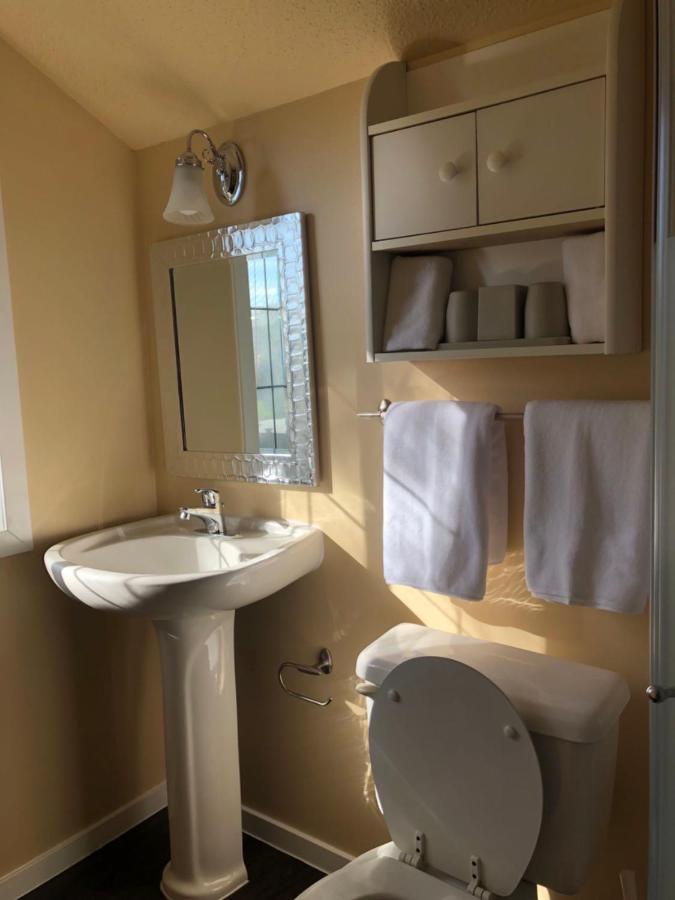 Jason House - Immaculate Suites In A Quiet Seaside Neighbourhood Near Uvic ビクトリア エクステリア 写真