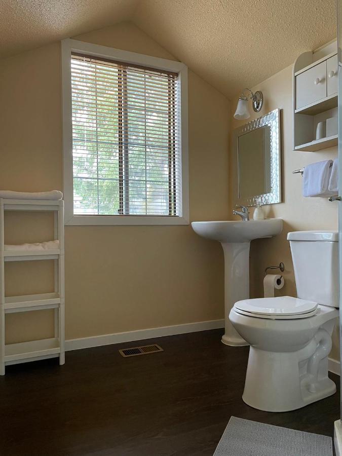 Jason House - Immaculate Suites In A Quiet Seaside Neighbourhood Near Uvic ビクトリア エクステリア 写真