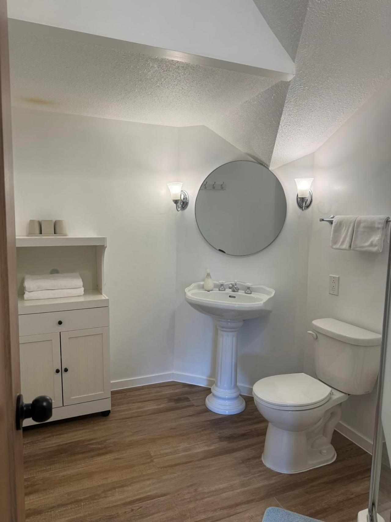 Jason House - Immaculate Suites In A Quiet Seaside Neighbourhood Near Uvic ビクトリア エクステリア 写真